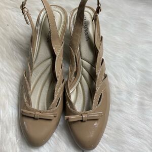 Easy street patent khaki sling back shoes round toe size 11M